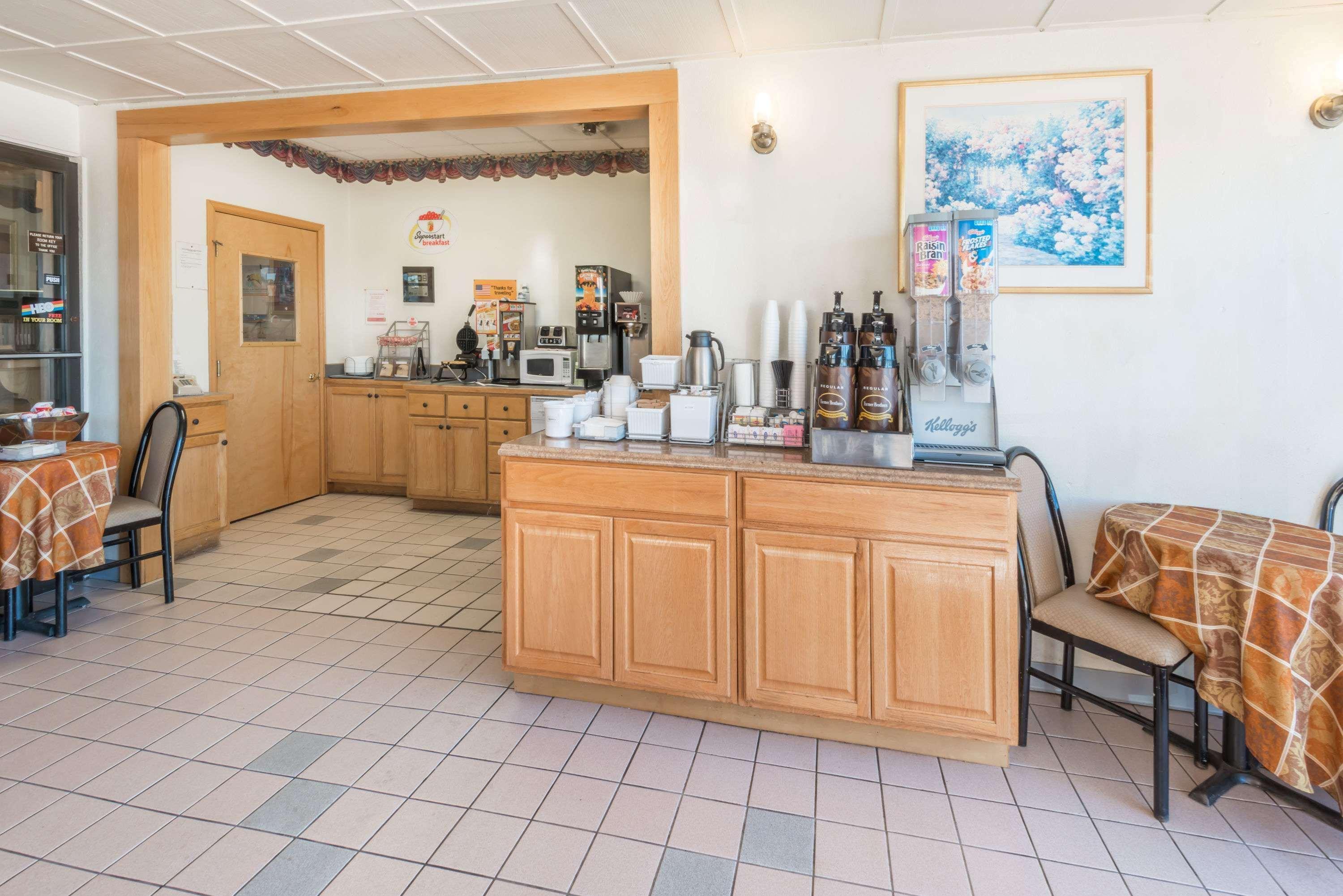 Hotel Super 8 By Wyndham Laramie Extérieur photo